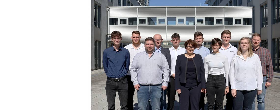 Mit einem Rückblick auf dreieinhalb intensive Ausbildungsjahre und dem Ausblick auf ein mögliches duales Masterstudium würdigte das LVermGeo die Leistungen des Abschlussjahrgangs 2025.