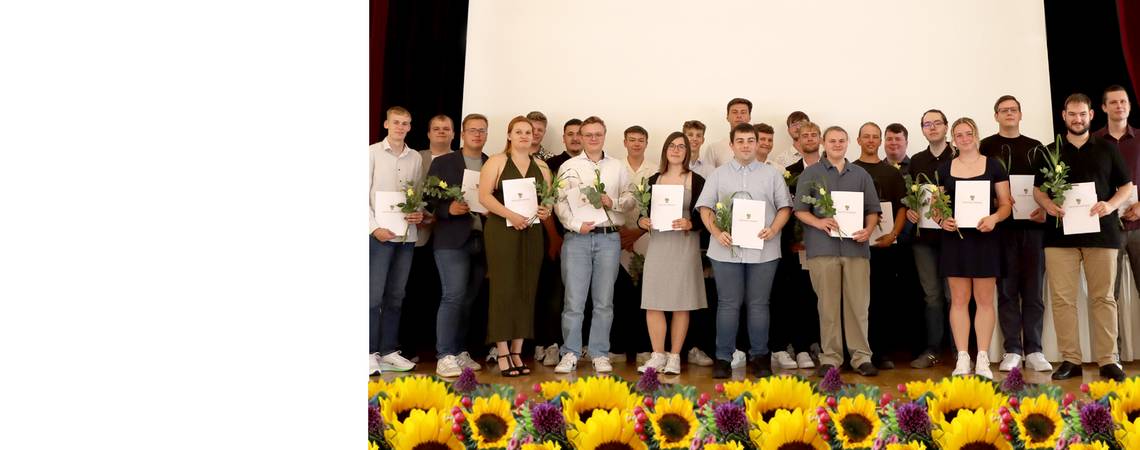 Am 31. Juli 2026 wurden den frisch ausgebildeten Geomatikerinnen, Geomatikern, Vermessungstechnikerinnen und Vermessungstechnikern feierlich ihre Abschlusszeugnisse überreicht.