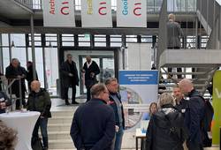 Gespräche am Stand des LVermGeo