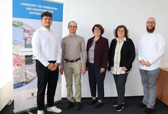 Vier Vermessungsoberinspektorenanwärter (VOIA) starten ihre Ausbildung im LVermGeo © LVermGeo ST Vier Vermessungsoberinspektorenanwärter (VOIA) starten ihre Ausbildung im LVermGeo